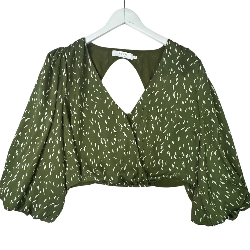 ASTR The Label Wrap Top Green XL Puff Sleeve V-Neck Cropped Satin Smocked Back‎